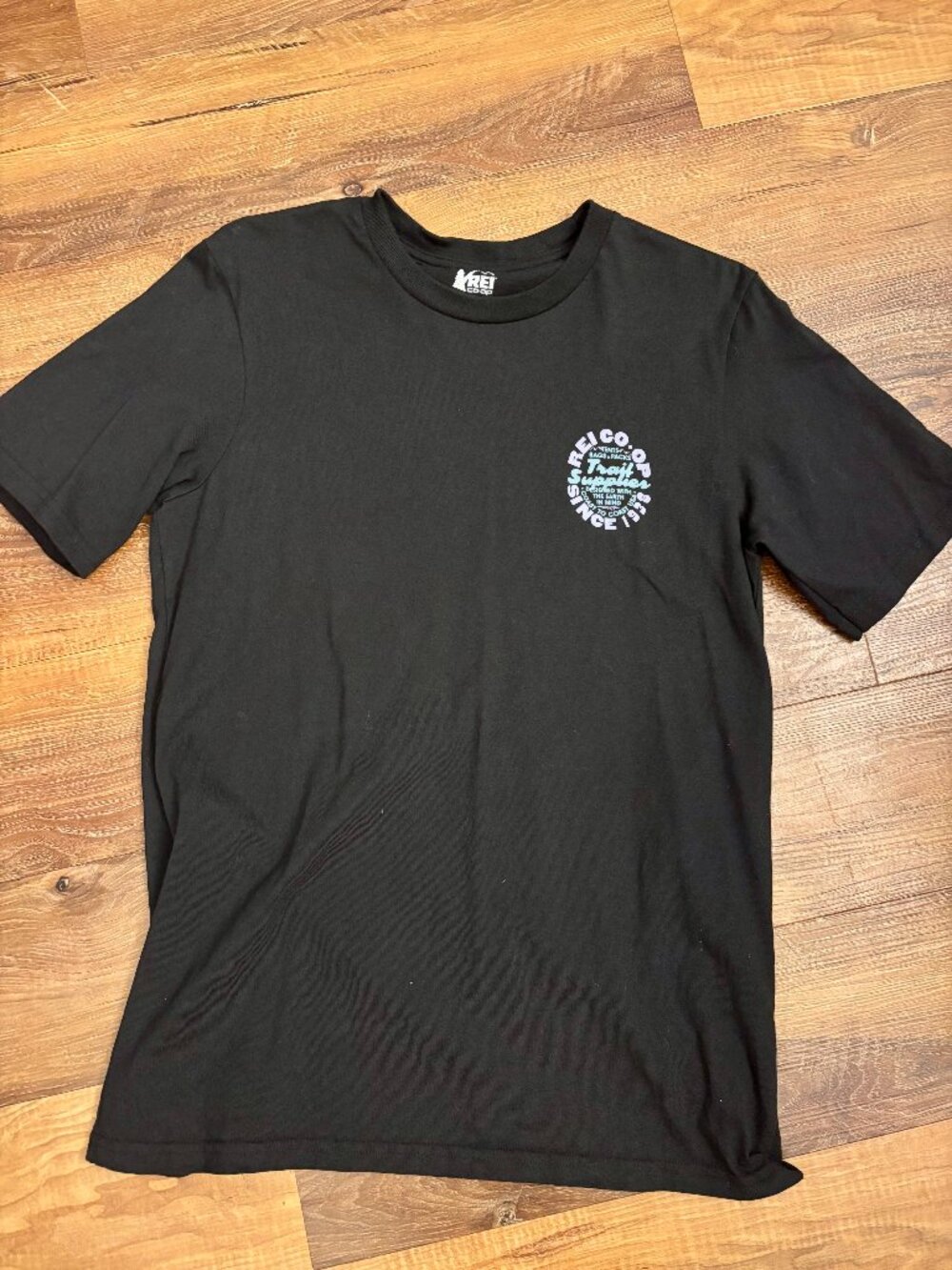 REI unisex tee